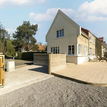 Les Aub Pines In With Garden Wimille