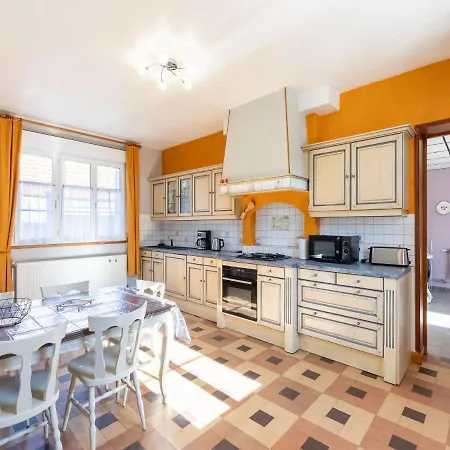 בית נופש Les Aub Pines In With Garden