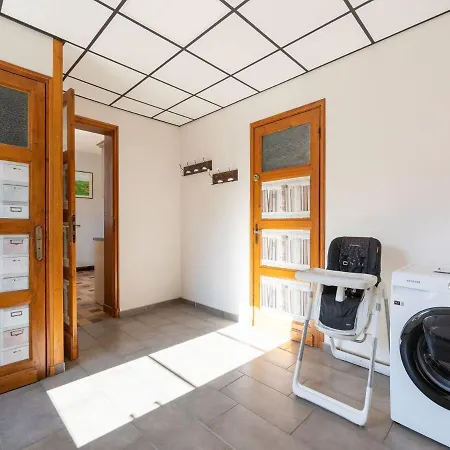 בית נופש Les Aub Pines In With Garden *