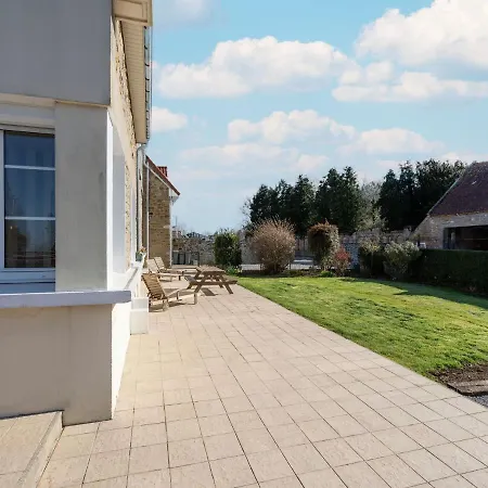 Les Aub Pines In With Garden Wimille