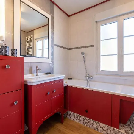 Les Aub Pines In With Garden *