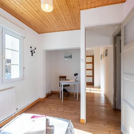 Les Aub Pines In With Garden בית נופש *