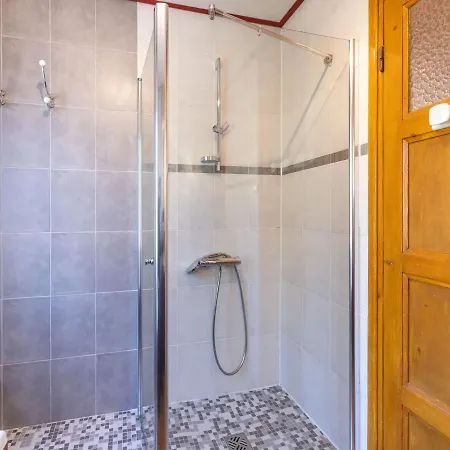 Les Aub Pines In With Garden בית נופש *