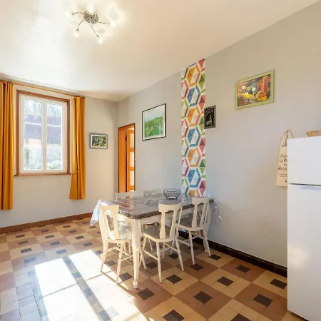 Les Aub Pines In With Garden *