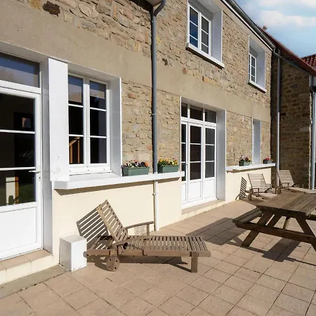 Les Aub Pines In With Garden *