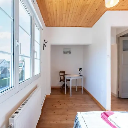 Les Aub Pines In With Garden Wimille