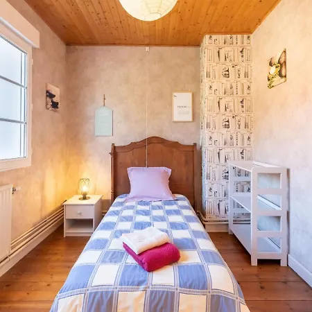 Les Aub Pines In With Garden