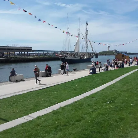 Les Aub Pines In With Garden בית נופש