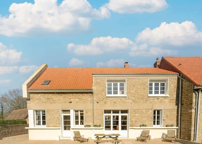 Les Aub Pines In With Garden Holiday home *