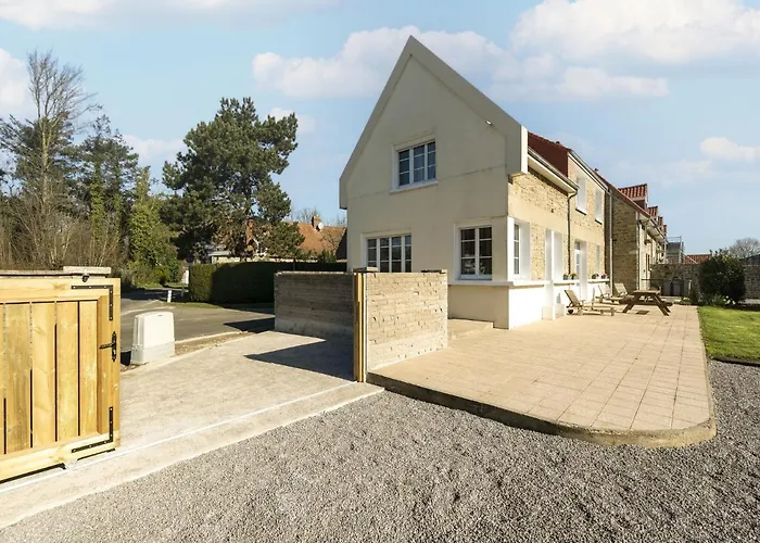 Les Aub Pines In With Garden Wimille