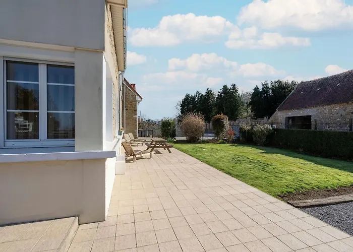 Les Aub Pines In With Garden Wimille