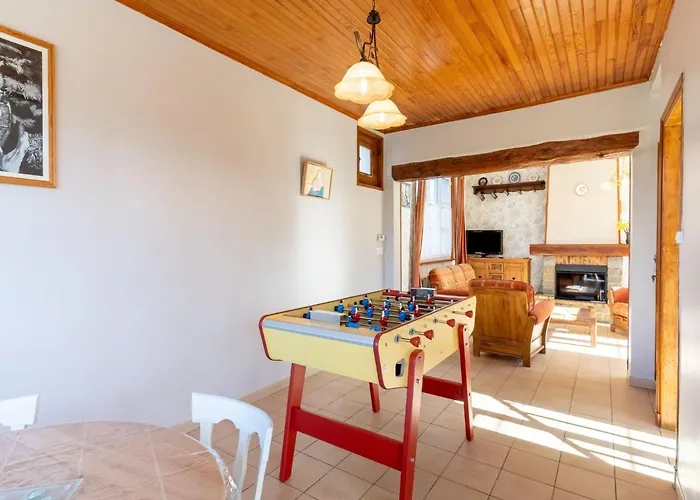 Les Aub Pines In With Garden Holiday home