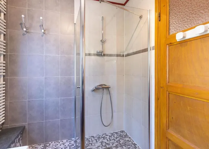 Les Aub Pines In With Garden Holiday home *