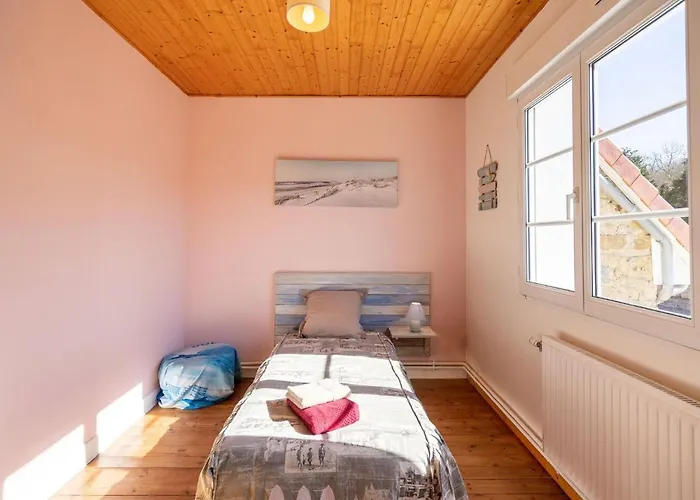 Les Aub Pines In With Garden Holiday home Wimille