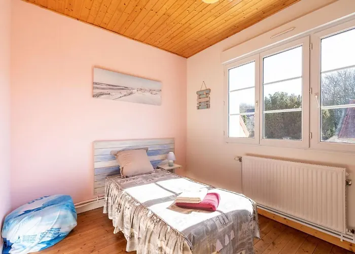Holiday home Les Aub Pines In With Garden Wimille