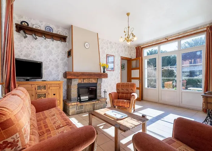 Les Aub Pines In With Garden Holiday home