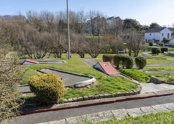 Holiday home Les Aub Pines In With Garden Wimille