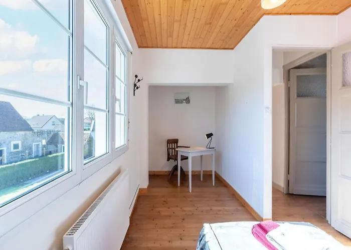 Les Aub Pines In With Garden Wimille